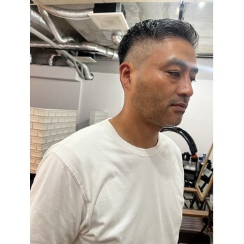 i093490911 白髪を活かしたメンズショート_20231004_1