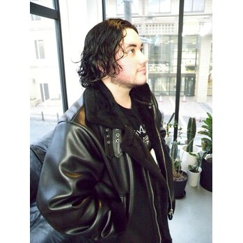 【HIKARI】ファッションにマッチするヘアスタイル_20251221_3